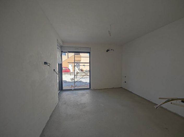 Image No.4-6 Bed Property for sale