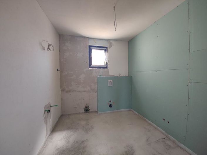 Image No.6-6 Bed Property for sale