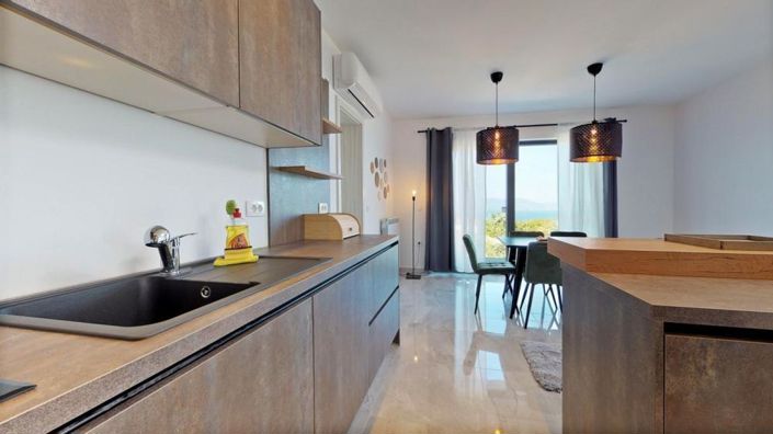 Image No.23-10 Bed Property for sale