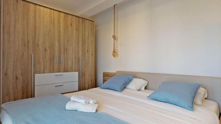 Image No.25-10 Bed Property for sale