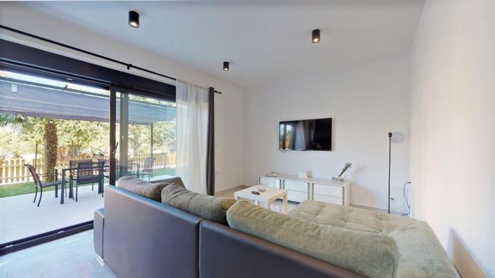 Image No.8-10 Bed Property for sale