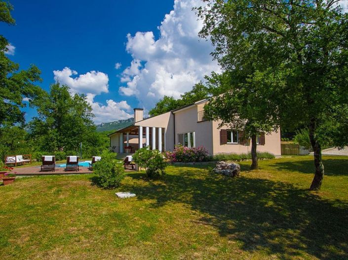 Image No.1-4 Bed Property for sale