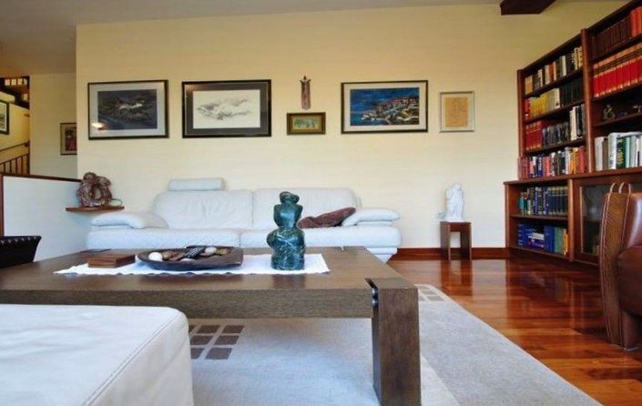 Image No.12-4 Bed Property for sale