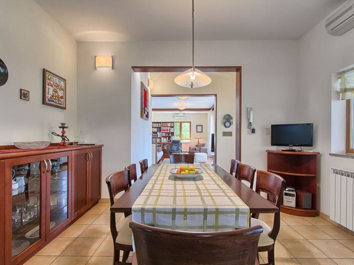 Image No.14-4 Bed Property for sale