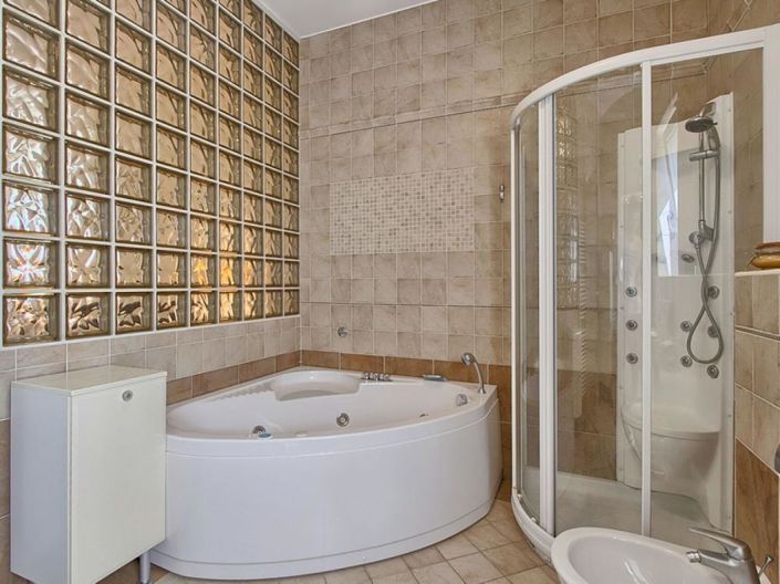 Image No.24-4 Bed Property for sale