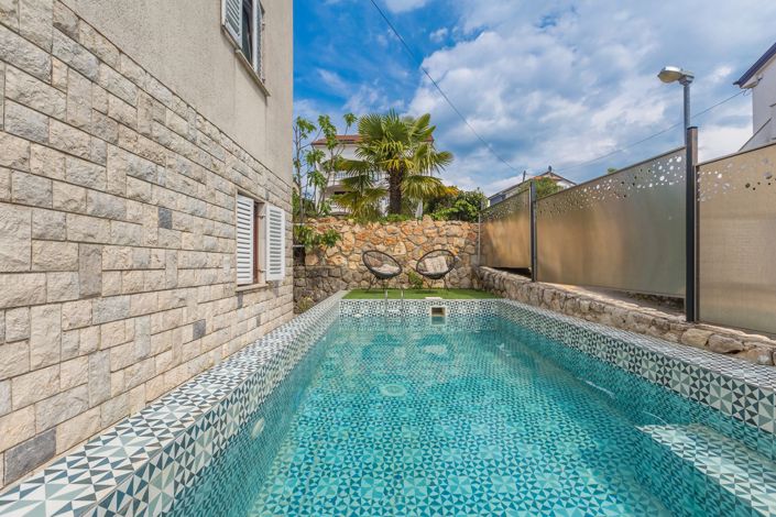 Image No.1-12 Bed Property for sale