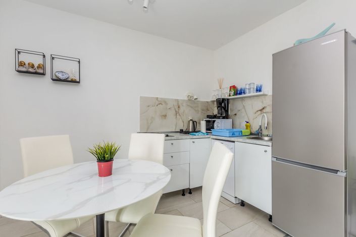 Image No.10-12 Bed Property for sale