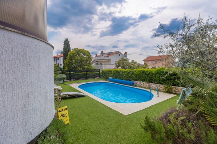 Image No.4-12 Bed Property for sale