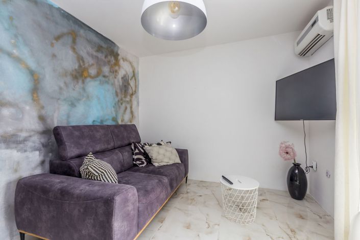 Image No.9-12 Bed Property for sale