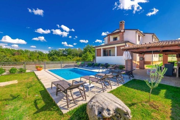 Image No.1-5 Bed Property for sale