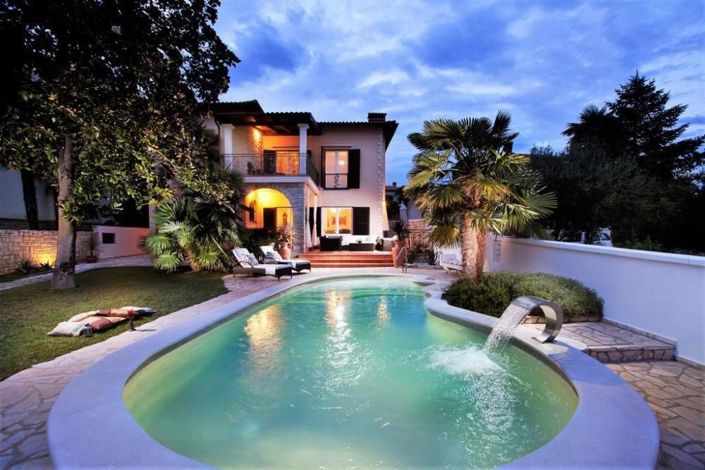 Image No.1-8 Bed Property for sale