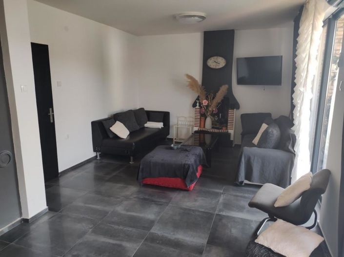 Image No.4-4 Bed Property for sale