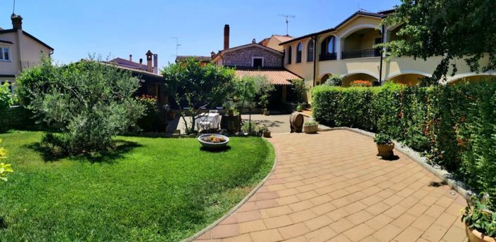 Image No.1-Propriété de 12 chambres à vendre à Novigrad