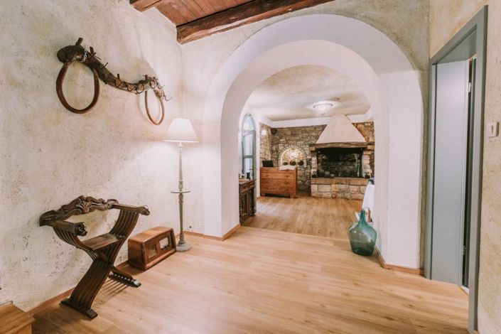 Image No.13-12 Bed Property for sale