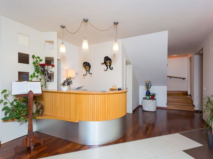 Image No.20-12 Bed Property for sale