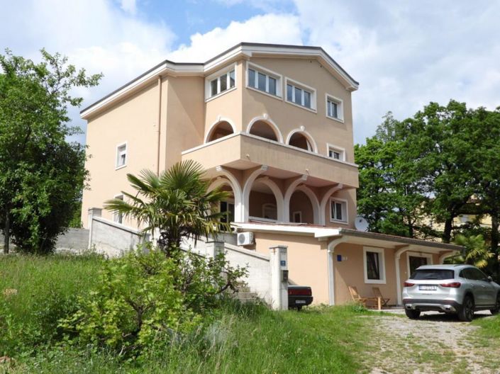 Image No.1-Propriété de 8 chambres à vendre à Matulji
