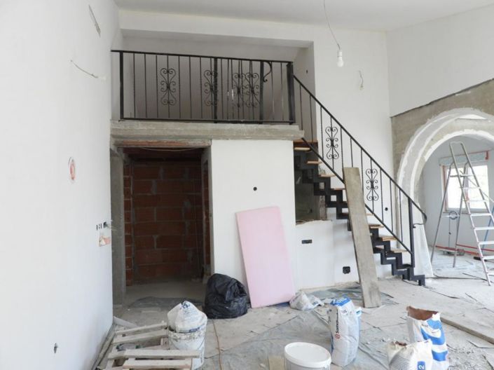 Image No.19-8 Bed Property for sale