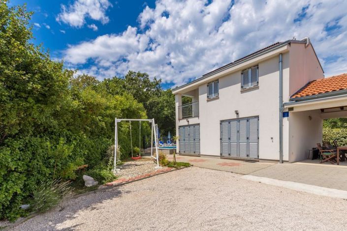 Image No.1-6 Bed Property for sale
