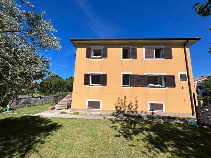 Image No.1-Propriété de 6 chambres à vendre à Labin