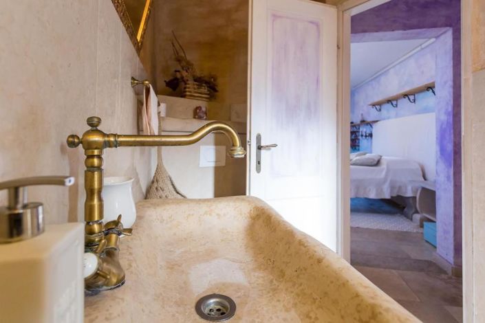 Image No.20-5 Bed Property for sale