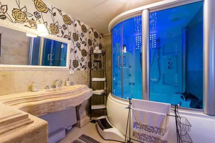 Image No.21-5 Bed Property for sale