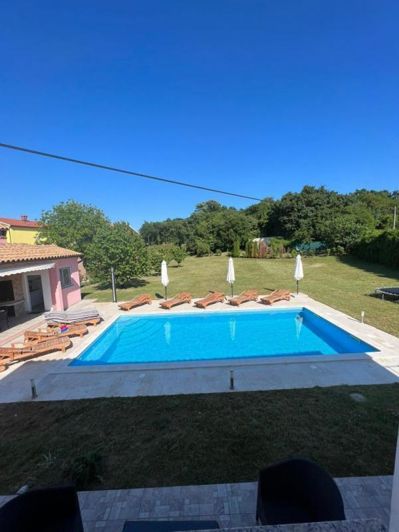 Image No.12-6 Bed Property for sale