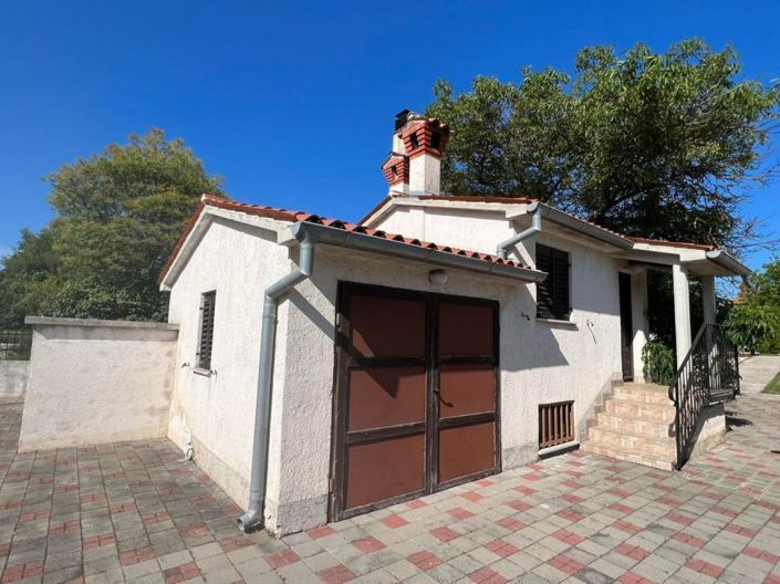 Image No.15-6 Bed Property for sale