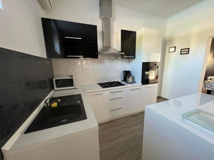 Image No.21-6 Bed Property for sale