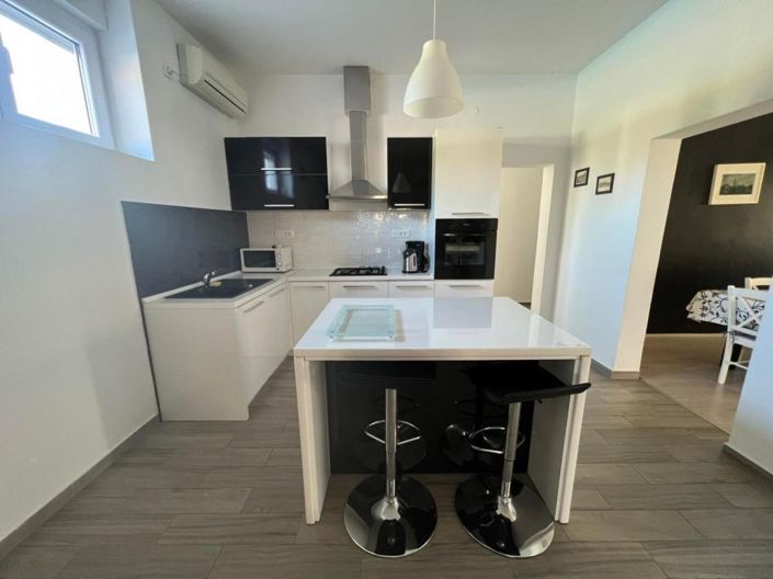 Image No.22-6 Bed Property for sale