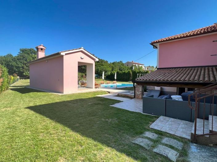 Image No.4-6 Bed Property for sale