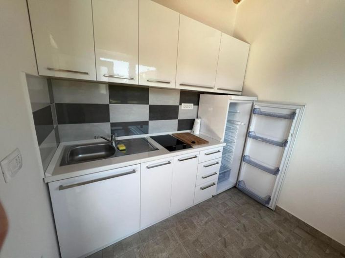 Image No.9-6 Bed Property for sale