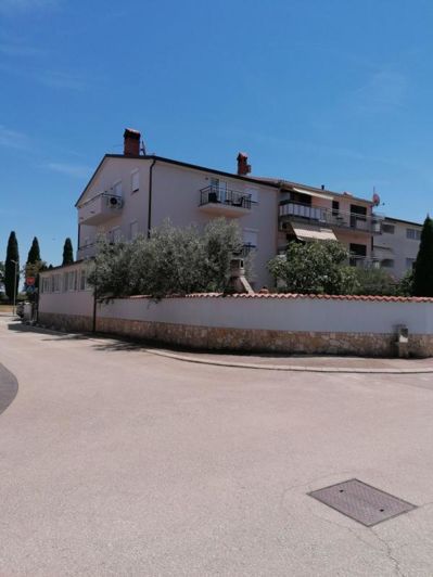 Image No.2-Propriété de 8 chambres à vendre à Fažana