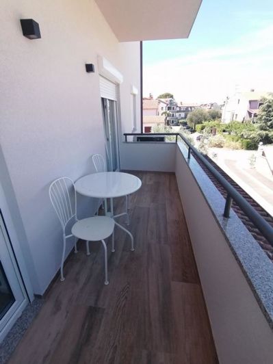 Image No.3-8 Bed Property for sale