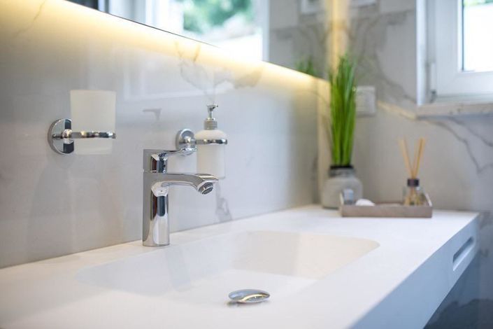 Image No.21-9 Bed Property for sale