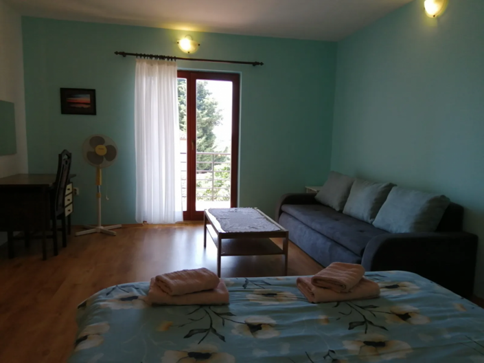 Image No.12-9 Bed Property for sale