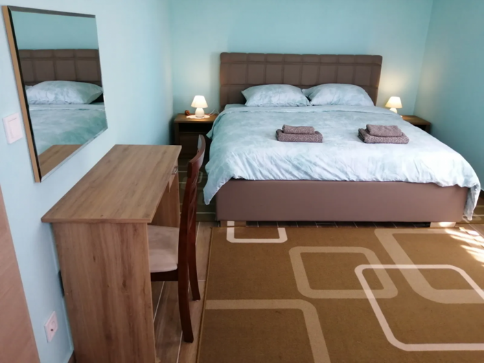 Image No.20-9 Bed Property for sale