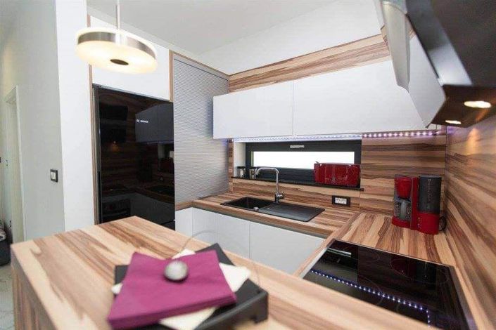 Image No.14-8 Bed Property for sale