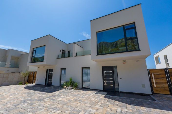 Image No.5-8 Bed Property for sale