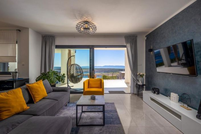 Image No.11-3 Bed Property for sale