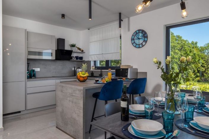 Image No.12-3 Bed Property for sale