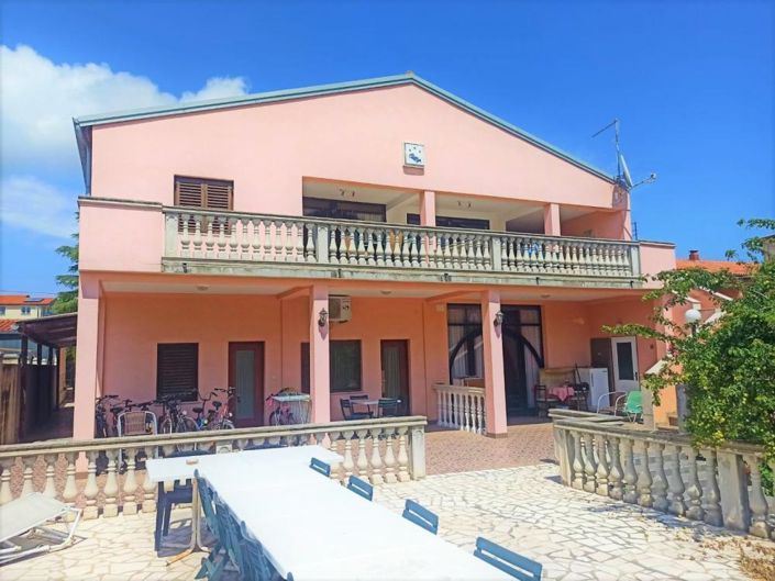 Image No.16-10 Bed Property for sale