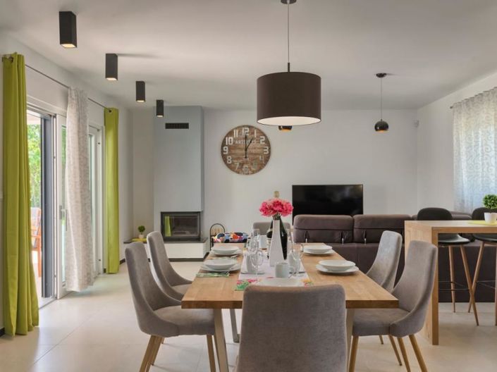 Image No.10-3 Bed Property for sale