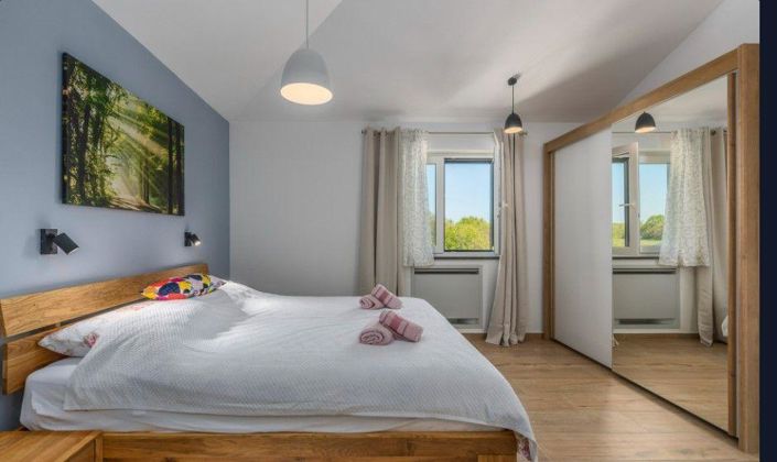 Image No.19-3 Bed Property for sale