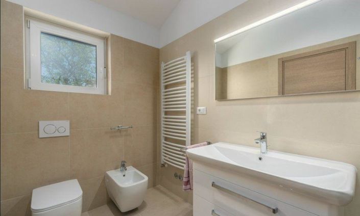 Image No.24-3 Bed Property for sale