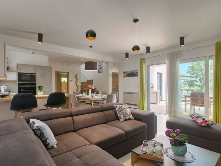 Image No.9-3 Bed Property for sale