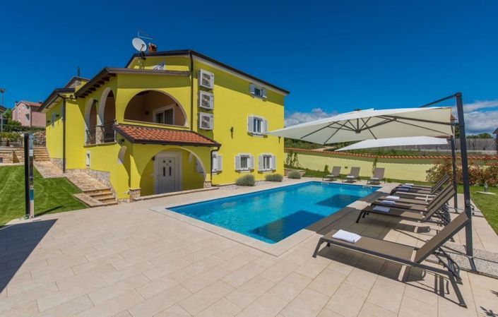 Image No.1-6 Bed Property for sale