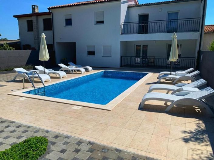 Image No.2-5 Bed Property for sale