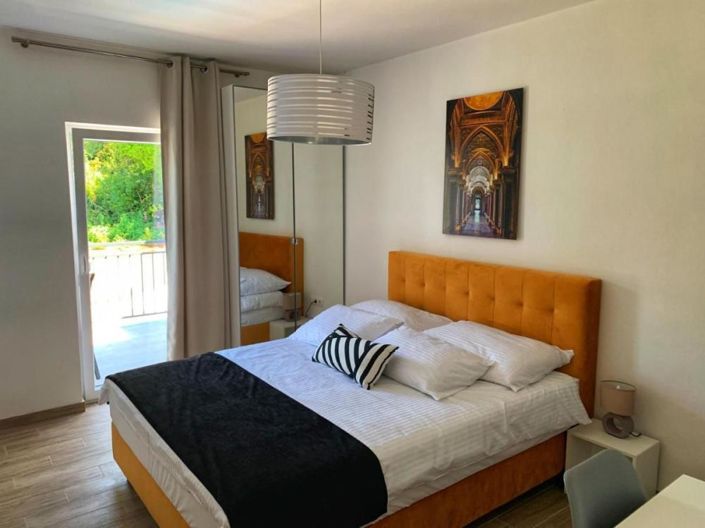 Image No.22-5 Bed Property for sale