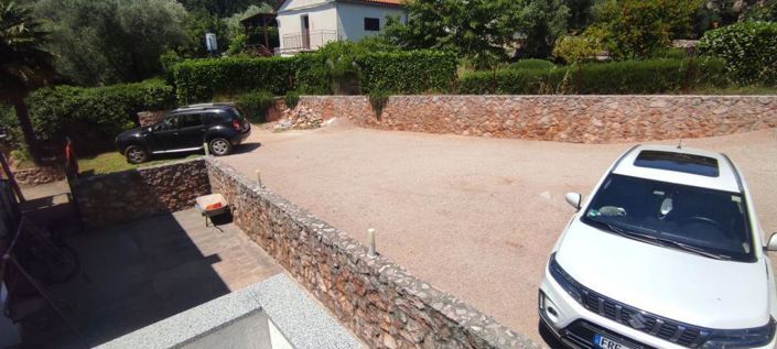 Image No.10-6 Bed Property for sale