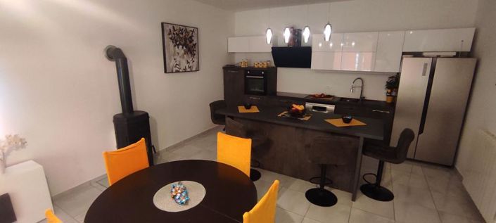 Image No.11-6 Bed Property for sale